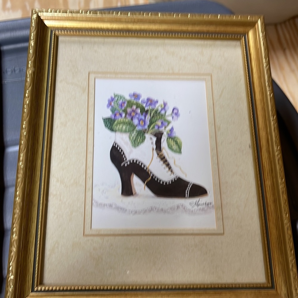 Two shoe prints - Picture 4 of 5